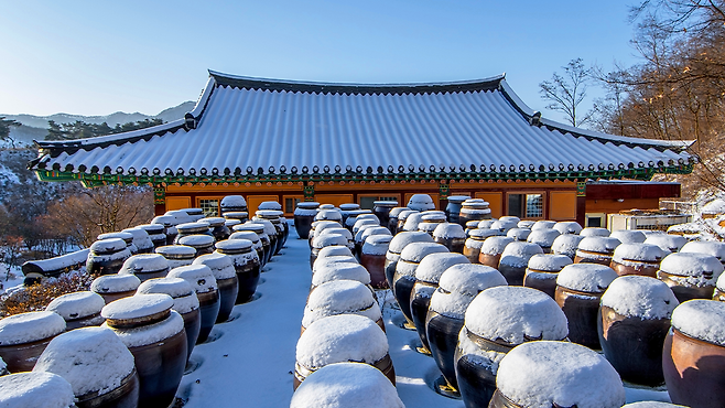 겨울 석종사 항아리