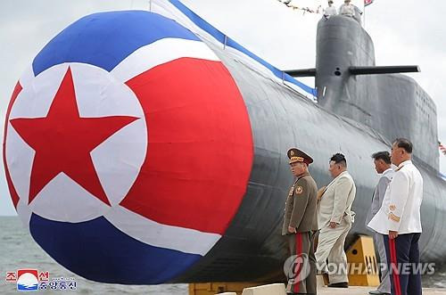 북 "첫 전술핵공격잠수함 건조"…김정은 진수식 참석 [조선중앙통신 연합뉴스 자료사진] 북한이 지난해 9월 8일 수중에서 핵 공격이 가능한 전술핵공격잠수함을 건조했다고 밝혔다.  작년 9월 6일 열린 진수식에는 김정은 국무위원장과 함께 리병철·박정천 원수, 김덕훈 내각총리 등 참석했다.  [국내에서만 사용가능. 재배포 금지. For Use Only in the Republic of Korea. No Redistribution] nkphoto@yna.co.kr