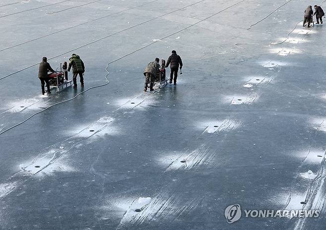 화천산천어축제 개막 준비 한창 [촬영 이상학]