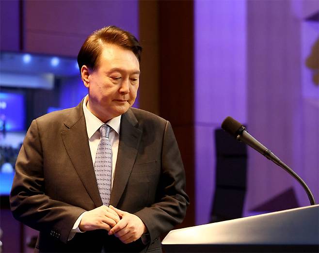 과학기술 신년인사회윤석열 대통령이 5일 오전 서울 성북구 한국과학기술연구원(KIST)에서 열린 ‘2024년 과학기술인·정보방송통신인 신년인사회’에서 격려사를 마친 후 자리로 향하고 있다. 대통령실사진기자단