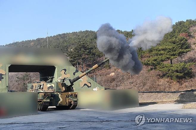 북한이 서해 북방한계선(NLL) 인근 해안포 사격을 실시한 뒤 연평도에서 우리 군 K9 자주포가 해상사격 훈련을 하고 있다