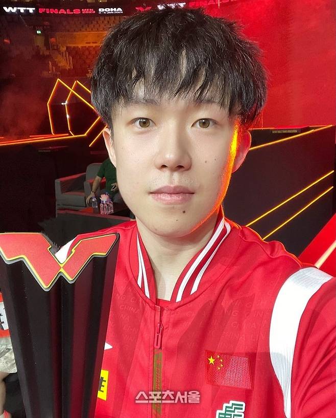 2023 WTT 파이널 남자단식 챔피언에 오른 중국의 왕추친. WTT