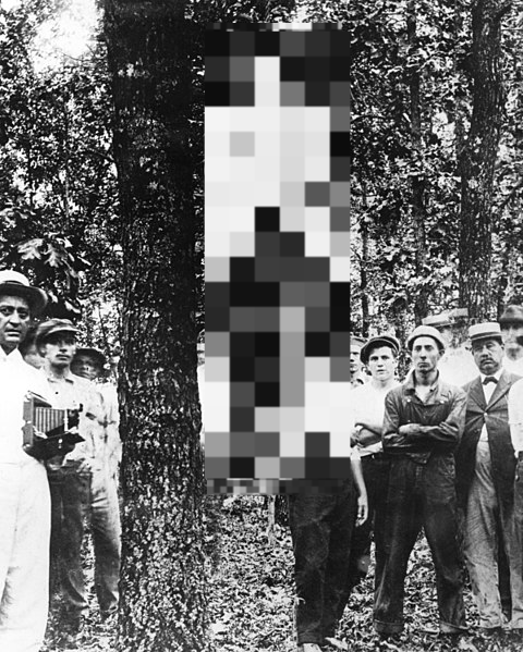 리오 프랭크를 교수형에 처한 시민들. 그들은 기념촬영을 할 정도로 자신들의 행동을 정당화했다.