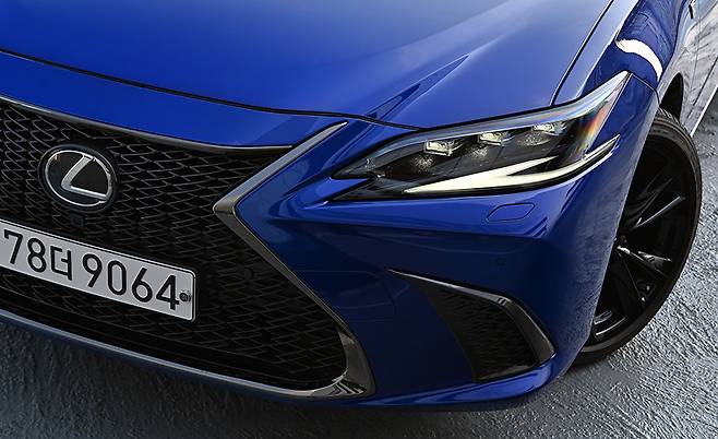 렉서스 ES 300h F-스포츠. 김학수 기자