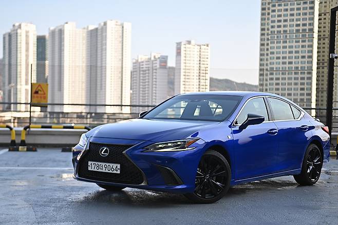 렉서스 ES 300h F-스포츠. 김학수 기자