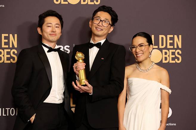 From left: Actor Steven Yeun, director Lee Sung-jin and actor Ali Wong of "Beef" attend the 81st Annual Golden Globe Awards in Beverly Hills, California, Sunday. (Reuters-Yonhap)