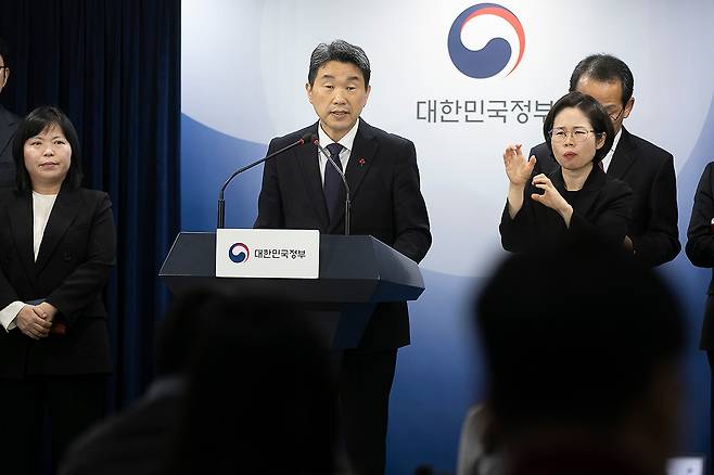 2023년 12월27일 이주호 사회부총리 겸 교육부 장관이 2028 대학 입시제도 개편 확정안을 발표했다.ⓒ시사IN 이명익