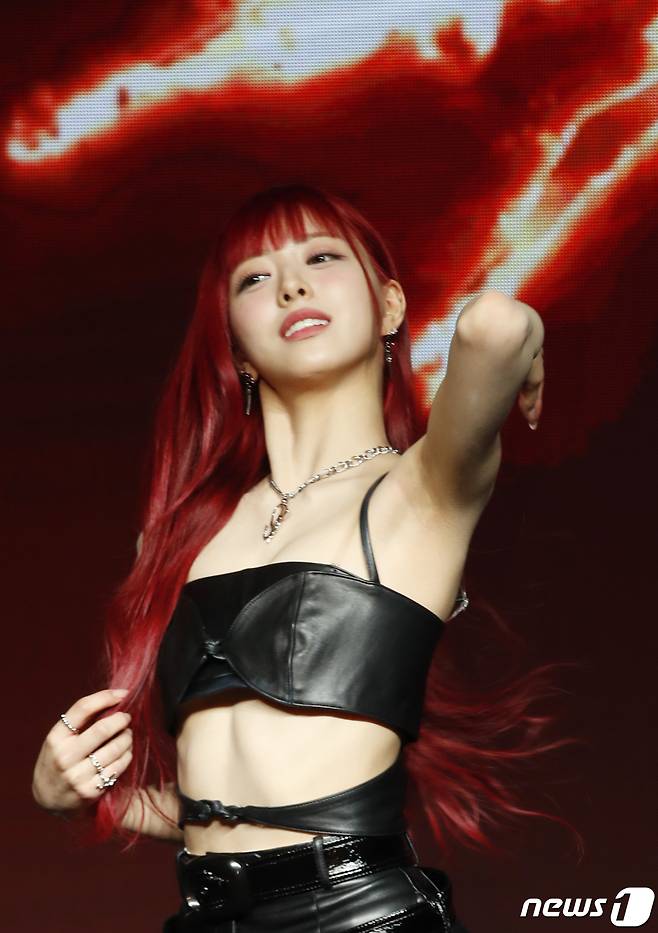 있지 유나가 8일 서울 영등포구 콘래드 호텔에서 가진 새 미니 앨범 '본 투 비(BORN TO BE)' 발매 기념 기자간담회에서 매력을 발산하고 있다. ⓒ News1 권현진 기자