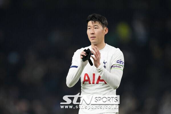 '손흥민 생애 두 번째 PL 득점왕 도전' 토트넘 동료와 함께 '이번 시즌 전반기 베스트 11 선정' 사진┃뉴시스/AP