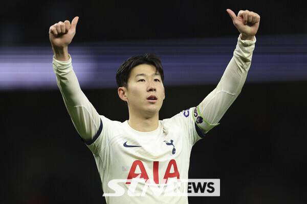 '손흥민 생애 두 번째 PL 득점왕 도전' 토트넘 동료와 함께 '이번 시즌 전반기 베스트 11 선정' 사진┃뉴시스/AP