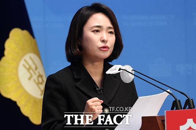 손수조 리더스클럽 대표가 9일 오후 서울 여의도 국회 소통관에서 제22대 국회의원 선거 경기 동두천시 연천군 출마선언 기자회견을 하고 있다. /국회=남용희 기자