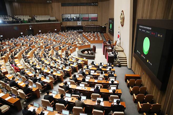 9일 오후 서울 여의도 국회 본회의장에서 열린 제411회국회(임시회) 제4차 본회의에서 우주항공청의 설치 및 운영에 관한 특별법안(대안)이 재적 298인, 재석 266인, 찬성 263인, 반대 0인, 기권 3인으로 가결되고 있다. /뉴스1