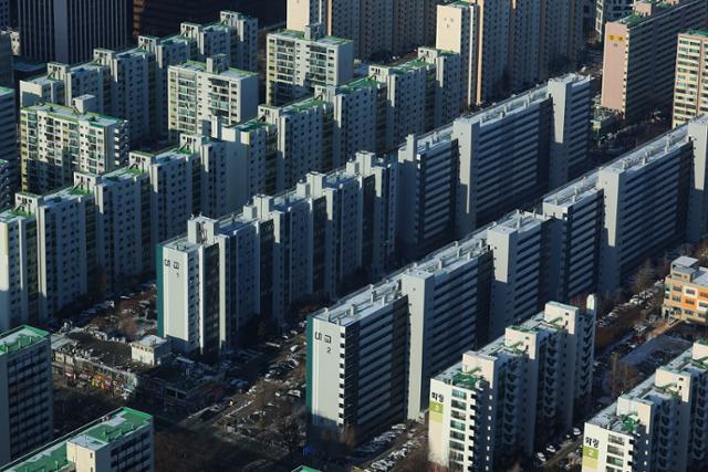 서울시 재건축 공사비 검증 의무화... 업계 법보다 세다 반발