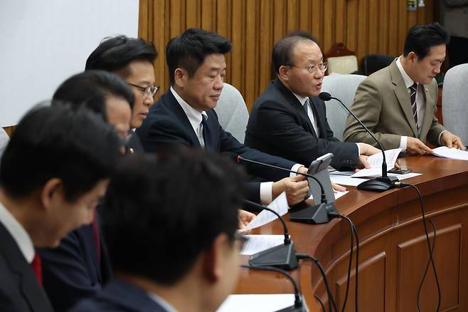 윤재옥 국민의힘 원내대표가 9일 서울 여의도 국회에서 열린 원내대책회의에서 발언하고 있다. [연합]