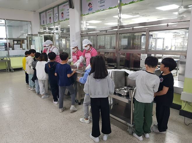 학교 급식. 경남도청 제공