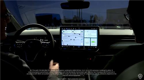폭스바겐 AI 기반 챗GPT 통합 차량 공개 (서울=연합뉴스)  8일(현지시간) 미국 라스베이거스 일대에서 열린 CES 2024에서 폭스바겐이 미디어 데이에 맞춰 공개한 챗GPT 기능 탑재 차량 내부. [폭스바겐 영상 캡처]