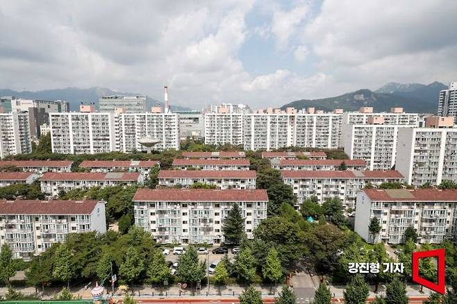 서울시는 제15차 건축위원회에서 상계주공 5단지 재건축 사업의 건축계획안을 통과시켰다. 사진은 31일 서울 노원구 상계주공 5단지. 사진=강진형 기자aymsdream@