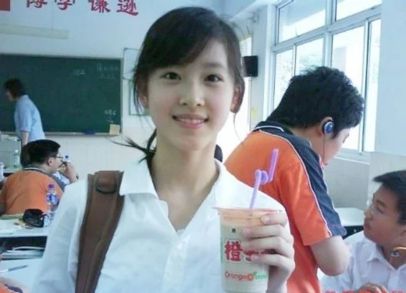 장쩌티엔이 ‘밀크티녀’로 유명세를 타게 된 사진. /조선DB
