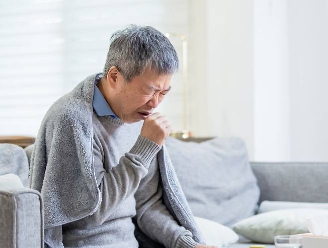 숨쉬기 힘들다면 호흡기질환 외에도 심장질환, 갑상선기능항진증, 빈혈 등의 원인 때문일 수 있다./사진=클립아트코리아