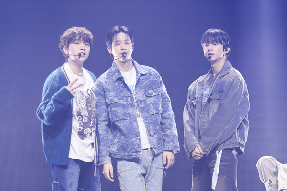 Boy band B1A4 dropped its eighth EP ″Connect″ on Monday. [WM ENTERTAINMENT]