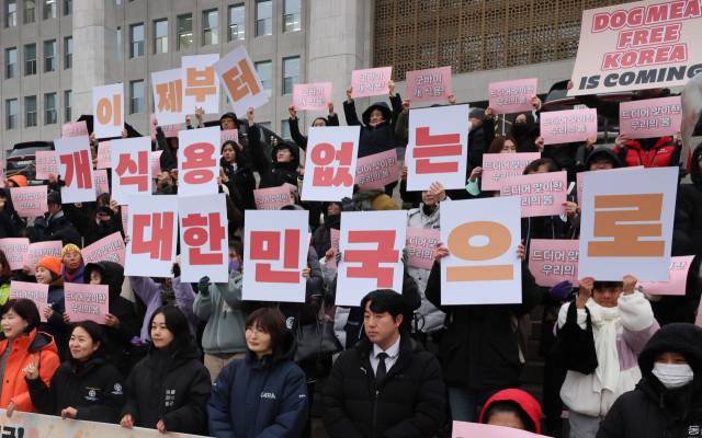 ▲9일 오후 국회 본청 앞 계단에서 동물복지국회포럼과 개식용 종식을 위한 국민행동 공동주최로 개식용 종식 특별법 제정 환영 기자회견이 열리고 있다. ⓒ연합뉴스