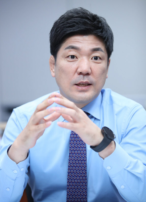 이용 국민의힘 의원이 지난 7일 오후 서울 여의도 국회 의원회관에서 이데일리와 인터뷰를 하고 있다.(사진=노진환 이데일리 기자)