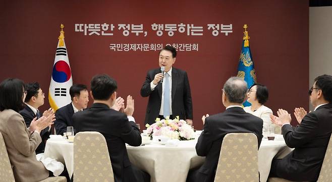 윤석열 대통령이 11일 서울 용산 대통령실 청사에서 열린 국민경제자문회의 오찬 간담회에서 발언하고 있다. (사진=대통령실 제공) /사진=뉴시스화상