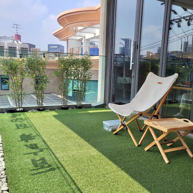 욕망의 북카페 테라스 / 사진=욕망의 북카페 제공