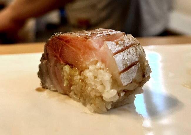 오마카세 초밥집 ‘스시 선명’의 고등어 봉초밥.