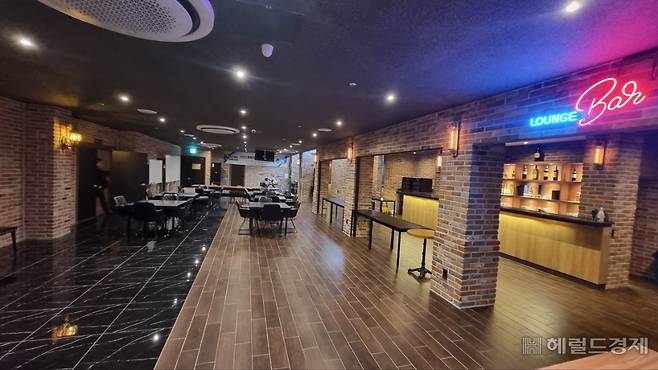 지하연회장에는 세미나실과 회의실 등이 구축돼 있다.