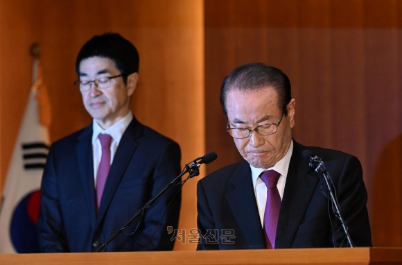 태영그룹 윤세영 창업회장이 9일 오전 서울 여의도 태영건설 본사에서 열린 워크아웃 관련 추가자구안 발표 기자회견에서 입장문을 발표하고 있다. 2024.1.9. 도준석 전문기자