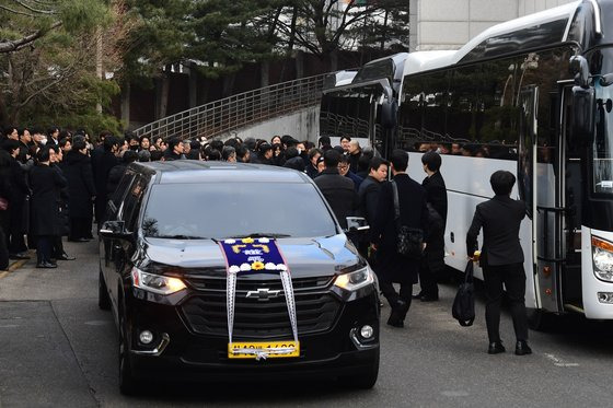 지난달 29일 서울대병원 장례식장에서 고 이선균씨 발인식이 진행되고 있다. [사진공동취재단]