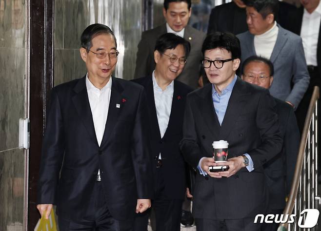 한덕수 국무총리와 한동훈 국민의힘 비상대책위원장이 14일 오전 서울 여의도 국회에서 열린 제16차 고위당정협의회에 참석하고 있다. 2024.1.14/사진=뉴스1