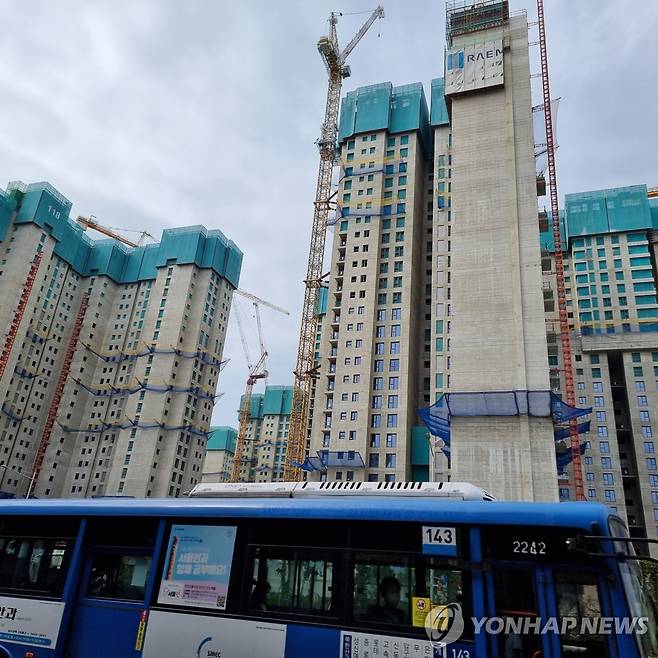 아파트 건설현장 [연합뉴스 자료·기사 내용과 관련 없음]
