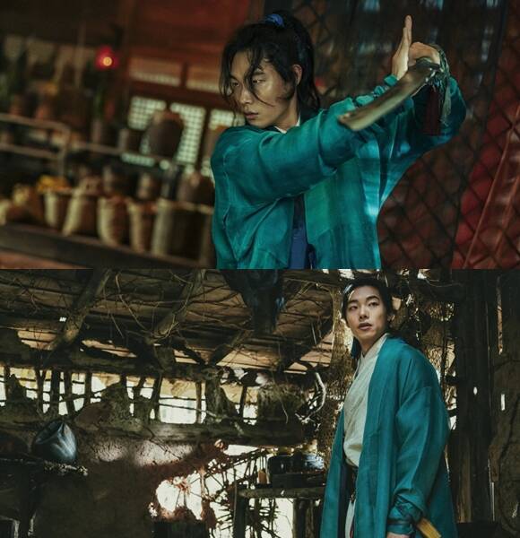 자신의 정체를 의심하는 도사 무륵으로 돌아온 류준열은 1부와 또 다른 모습을 보여주며 극을 이끈다. /CJ ENM