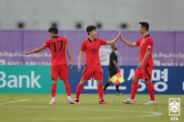 이재성(가운데, 한국 남자 축구 대표팀). 대한축구협회 제공