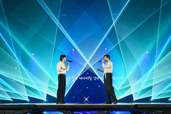 ▲ 동방신기가 지난 13일 홍콩 아시아월드 엑스포에서 ‘2024 동방신기 콘서트 [20&2] 인 홍콩'을 벌이는 모습. 제공|SM엔터테인먼트