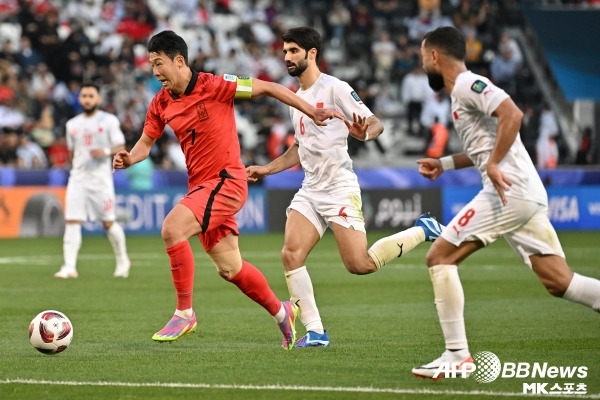 손흥민은 3번의 득점 기회를 놓쳤다. 우리가 알고 있었던 ‘축신 쏘니’는 아니었다. 사진(알 라이얀 카타르)=AFPBBNews=News1