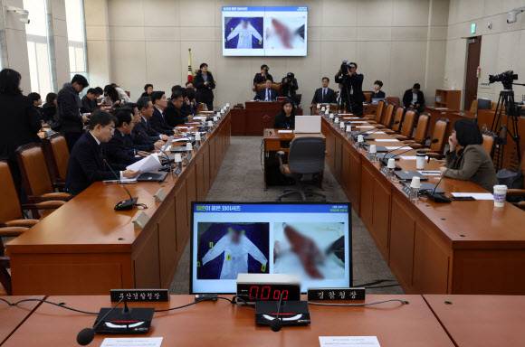 16일 서울 여의도 국회에서 이재명 더불어민주당 대표 피습 사건과 관련해 경찰의 축소·은폐 의혹을 규명을 위해 열린 행정안전위원회 전체회의가 여당 의원들과 경찰청장이 불참한 가운데 열리고 있다. 뉴스1