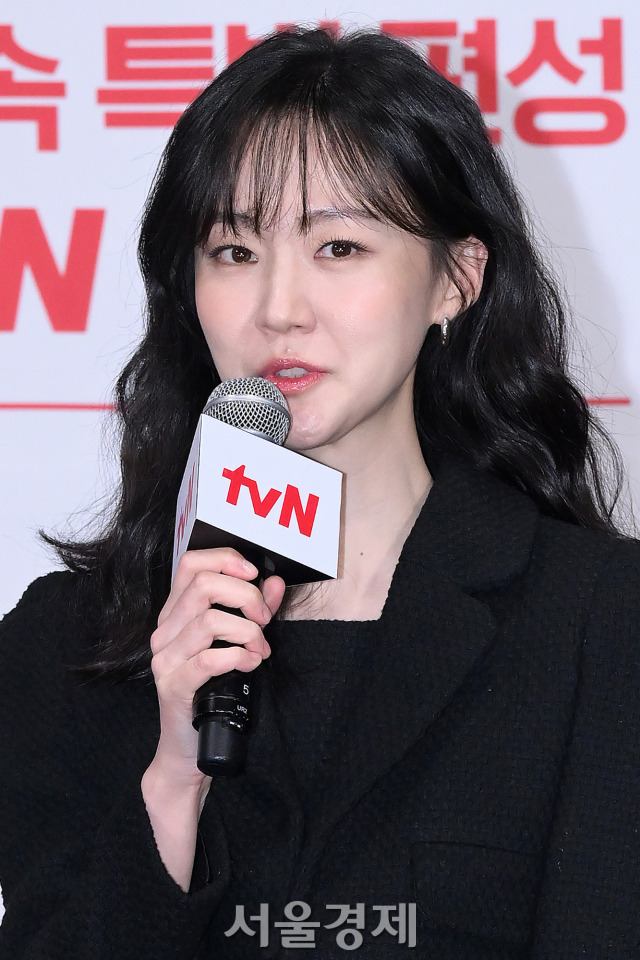 배우 박예영이 16일 오후 서울 구로구 라마다 신도림 호텔에서 진행된 tvN 새 토일드라마 ‘세작, 매혹된 자들’(극본 김선덕/연출 조남국) 제작발표회에서 소감을 말하고 있다. 김규빈 기자