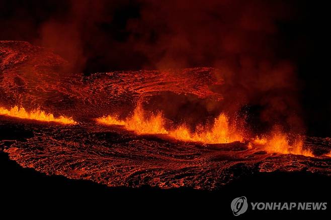 아이슬란드 그린다비크  화산 분화 [아이슬란드 해안경비대 제공·로이터 연합뉴스 자료사진. 재판매 및 DB 금지] 2024.1.15 photo@yna.co.kr