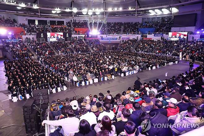 2024 대한민국 체육인대회 (서울=연합뉴스) 서대연 기자 = 16일 오후 서울 송파구 올림픽공원 SK올림픽핸드볼경기장에서 2024 대한민국 체육인대회가 열리고 있다. 2024.1.16 dwise@yna.co.kr