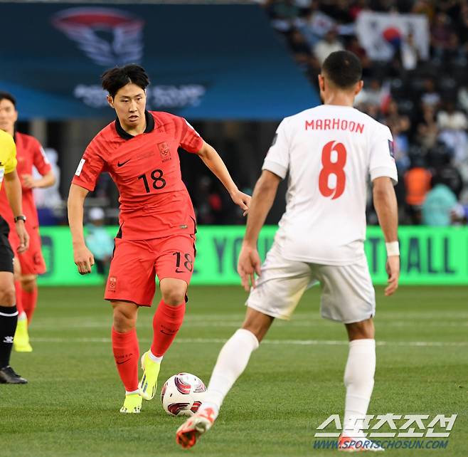 15일(현지시간) 카타르 도하 자심 빈 하마드 스타디움에서 열린 2023 아시아축구연맹(AFC) 카타르 아시안컵 대한민국과 바레인의 경기. 이강인이 돌파를 시도하고 있다. 도하(카타르)=박재만 기자 pjm@sportschosun.com/2023.01.15/