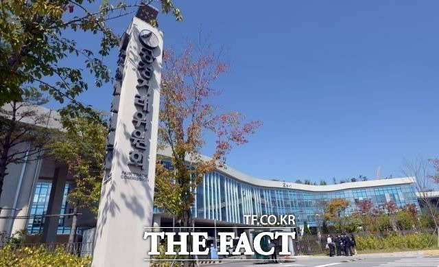 공정거래위원회는 건설 하도급대금 지급명령을 이행하지 않은 유성종합건설과 대표이사를 검찰에 고발한다고 17일 밝혔다. 사지은 공정거래위원회 전경. /더팩트 DB