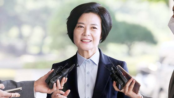 알선수재로 4년 2개월형을 확정받고 복역 중인 이정근 전 더불어민주당 사무부총장에게 공직선거법·정치자금법 위반 혐의로 징역 1년, 집행유예 2년 및 벌금 200만원이 추가됐다. 뉴스1