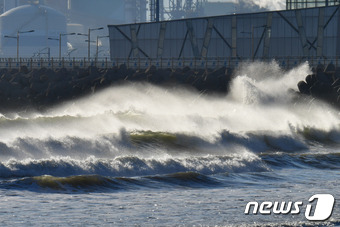 <너울 파도 참고사진>/뉴스1 ⓒ News1 최창호 기자