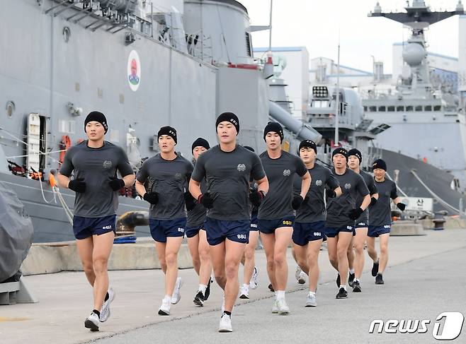 해군 1함대사령부 6구조작전중대 심해잠수사 혹한기 내한훈련.(해군1함대 제공) 2024.1.18/뉴스1