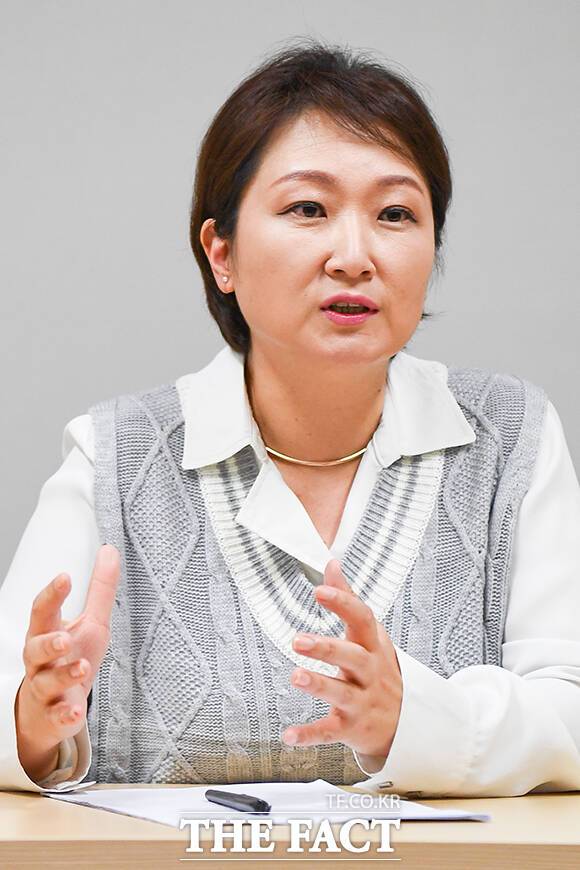 이언주 전 의원이 18일 국민의힘을 탈당하겠다고 밝혔다. 그는 국민의힘 입당을 후회한다고 했다. 사진은 이 전 의원이 지난해 11월 서울 마포 상암동 더팩트 사옥에서 인터뷰하는 모습. /장윤석 기자