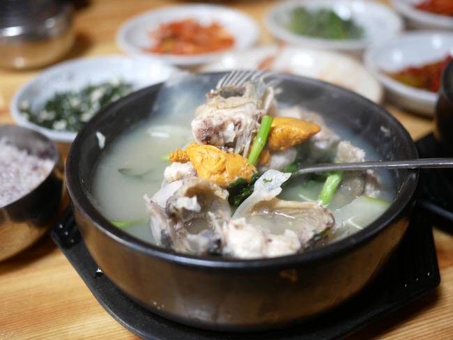 경남 창원 ‘휘모리’의 탱수(쏨뱅이)국.