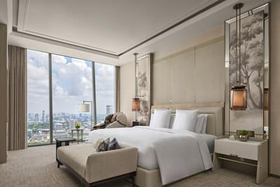 Savoir mattress with Ploh pillows, mattress topper and duvet in white goose down and Frette bed linen (PRNewsfoto/Marina Bay Sands)